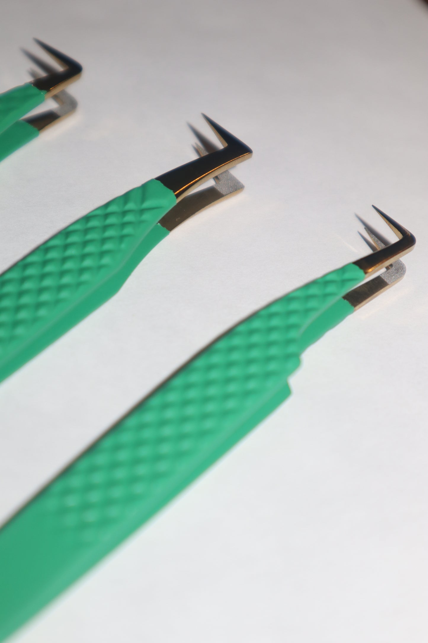 Precision Lash Tweezers: Your Secret to Flawless Application
