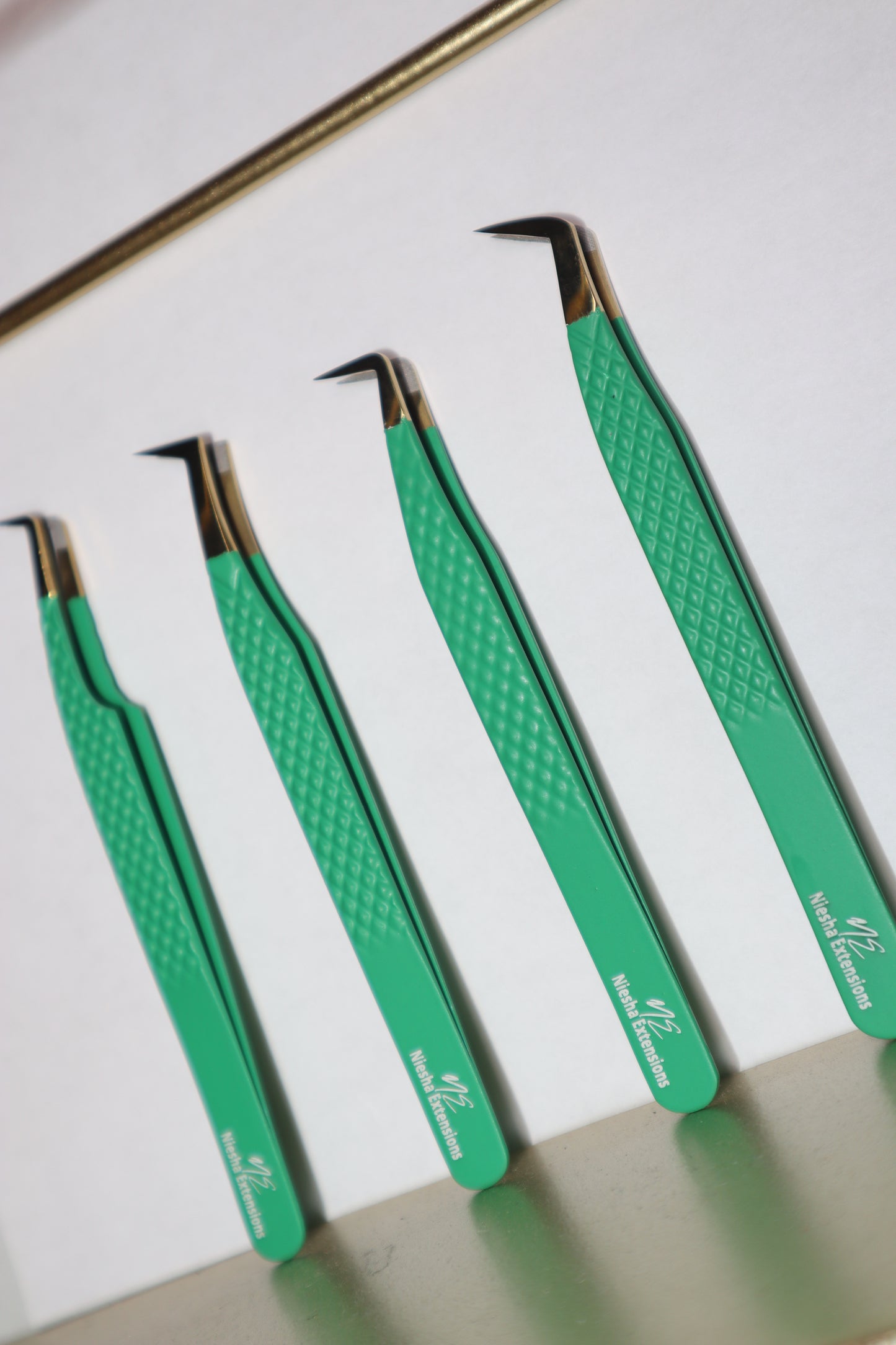 Precision Lash Tweezers: Your Secret to Flawless Application