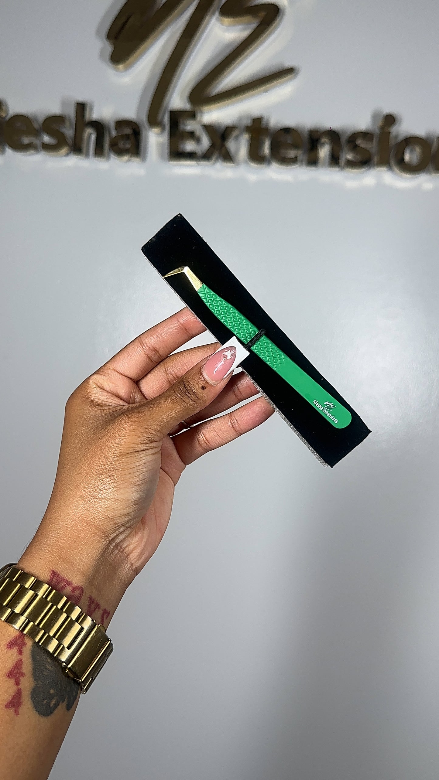 Precision Lash Tweezers: Your Secret to Flawless Application
